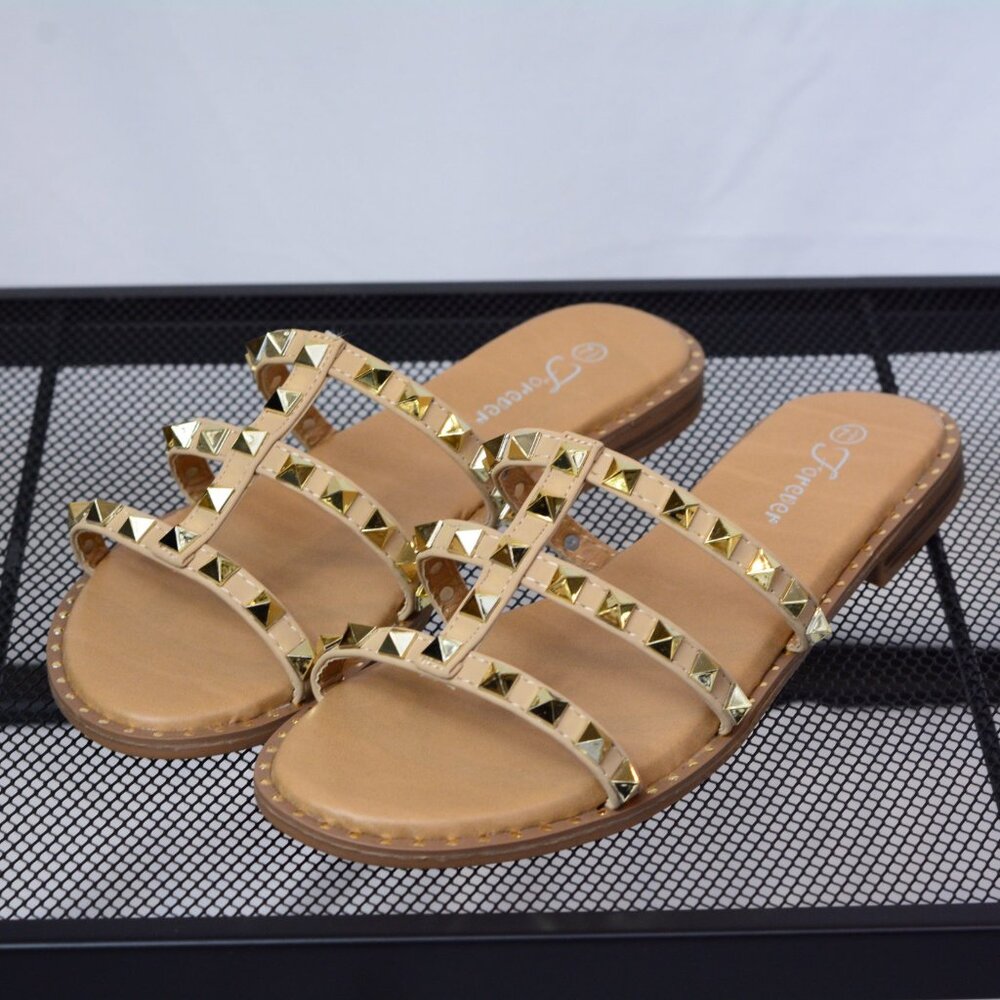 Stud Sandal in Tan